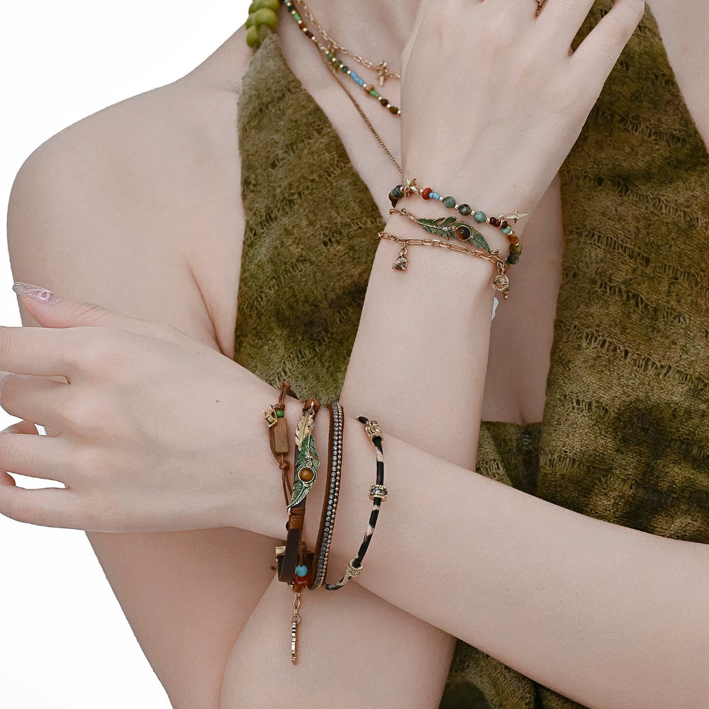 Vintage Enamel Feather Bracelet – Bohemian Tiger's Eye Beaded Chain, 20.5cm