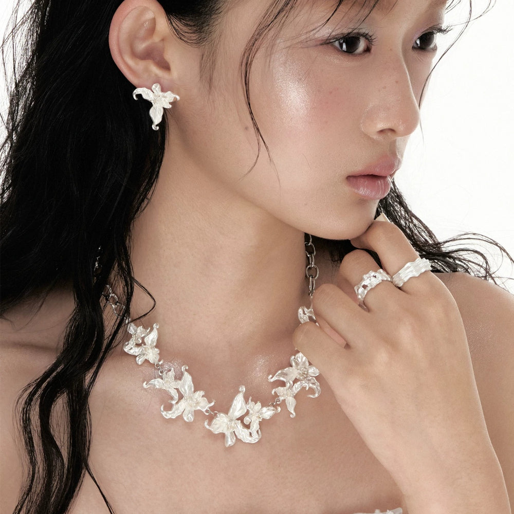 White Iris Choker Necklace – Pale Whisper Series, Vintage Floral Choker for Women, 39.5+8cm